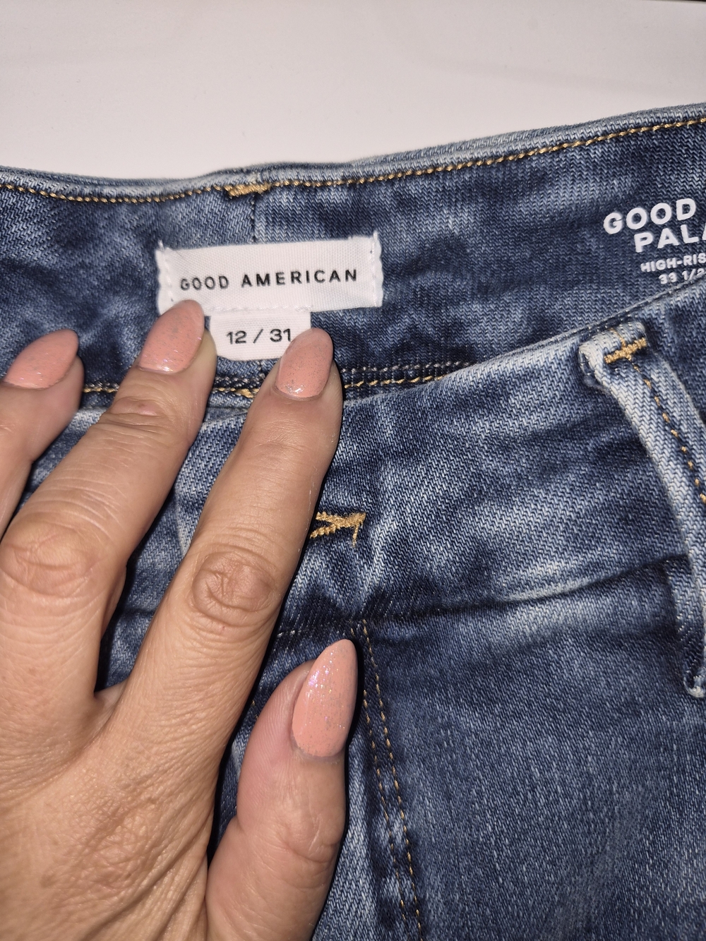 Good American High-Rise Women’s Jeans in Medium Blue